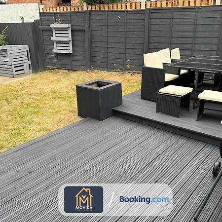 Large Modern 6 Bedroom House By Movida Property Group Short Lets & Serviced Accommodation With Games Room Leeds  Eksteriør bilde