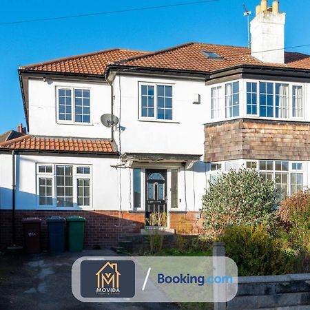 Large Modern 6 Bedroom House By Movida Property Group Short Lets & Serviced Accommodation With Games Room Leeds  Eksteriør bilde