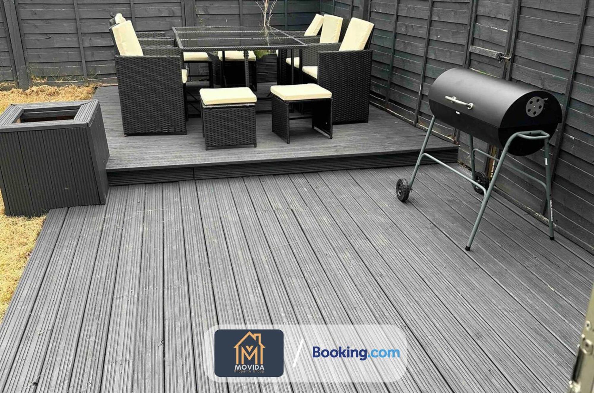 Large Modern 6 Bedroom House By Movida Property Group Short Lets & Serviced Accommodation With Games Room Leeds  Eksteriør bilde