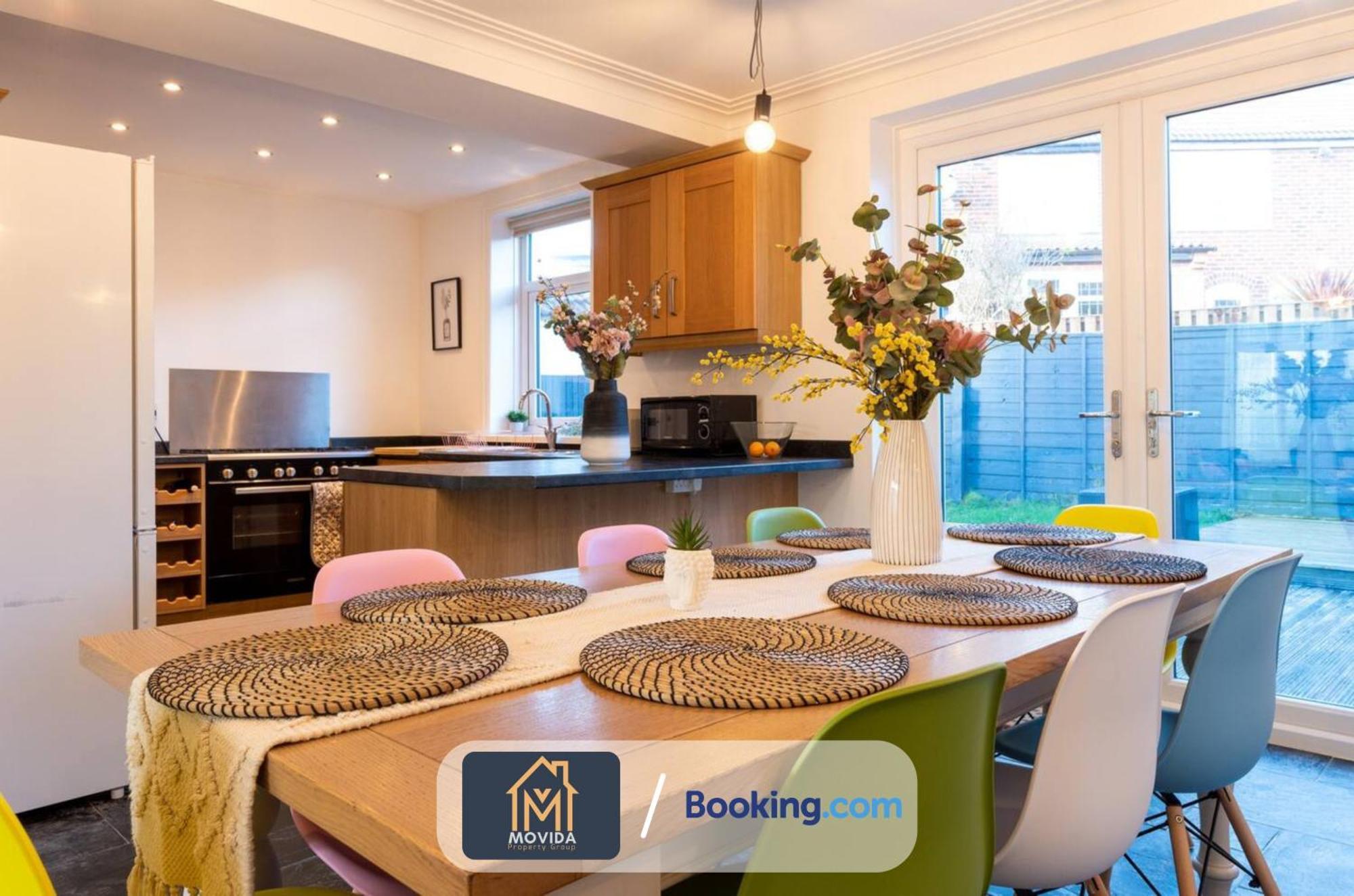 Large Modern 6 Bedroom House By Movida Property Group Short Lets & Serviced Accommodation With Games Room Leeds  Eksteriør bilde