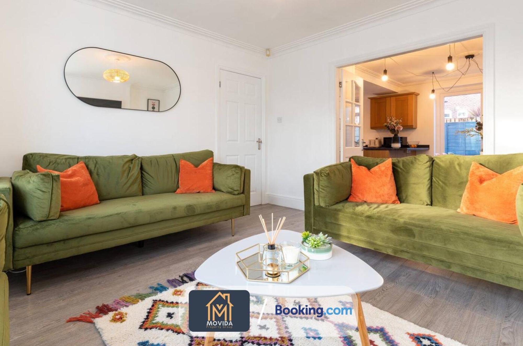 Large Modern 6 Bedroom House By Movida Property Group Short Lets & Serviced Accommodation With Games Room Leeds  Eksteriør bilde