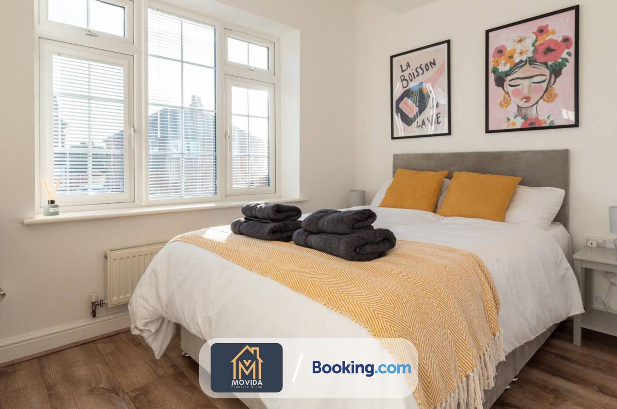 Large Modern 6 Bedroom House By Movida Property Group Short Lets & Serviced Accommodation With Games Room Leeds  Eksteriør bilde