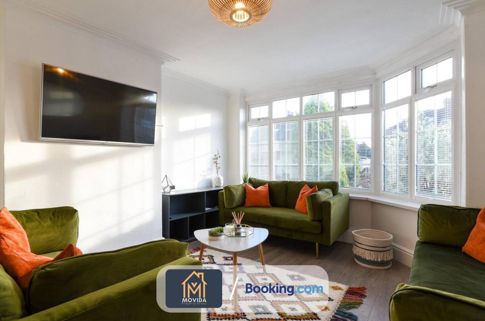 Large Modern 6 Bedroom House By Movida Property Group Short Lets & Serviced Accommodation With Games Room Leeds  Eksteriør bilde