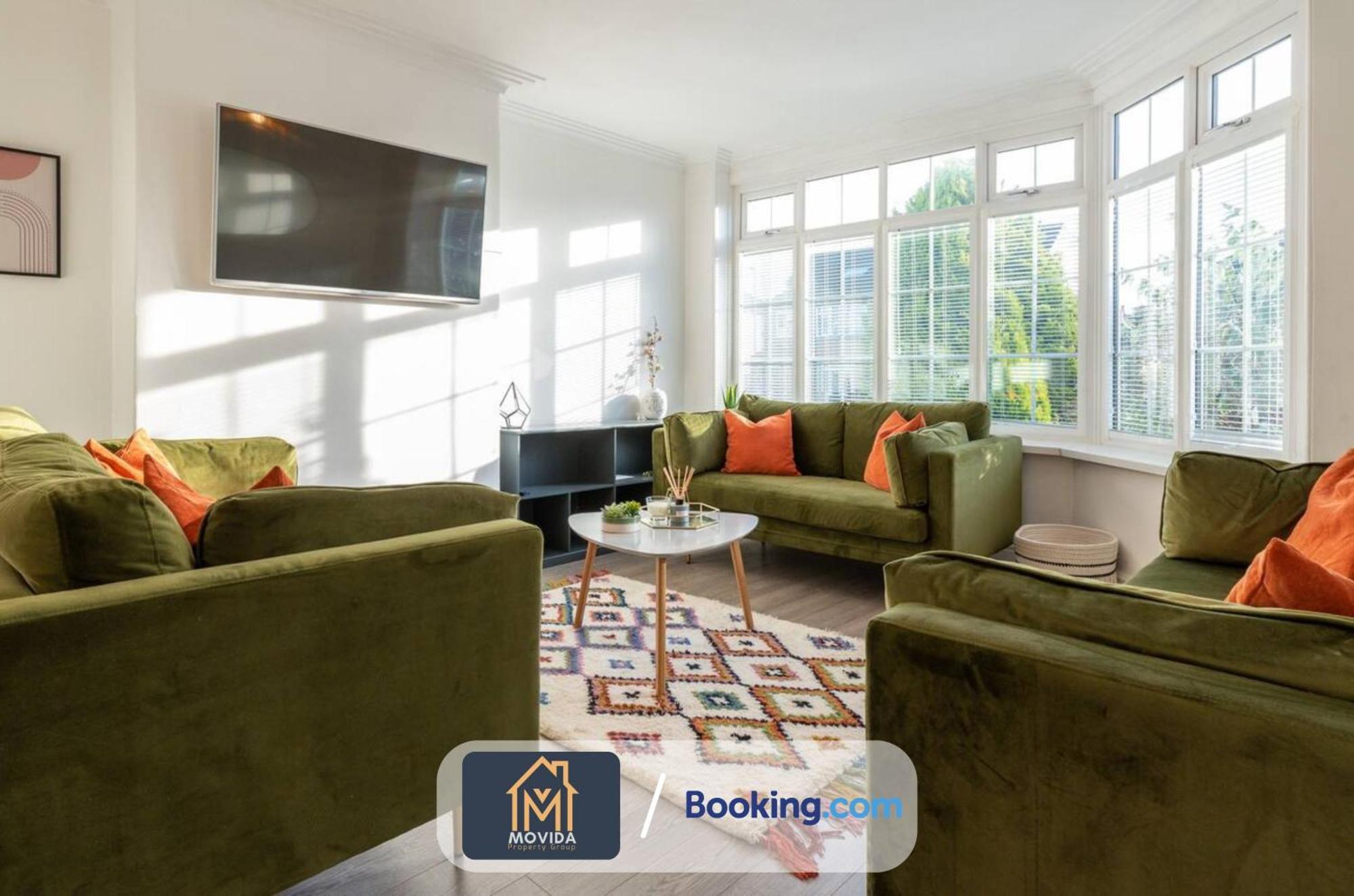 Large Modern 6 Bedroom House By Movida Property Group Short Lets & Serviced Accommodation With Games Room Leeds  Eksteriør bilde
