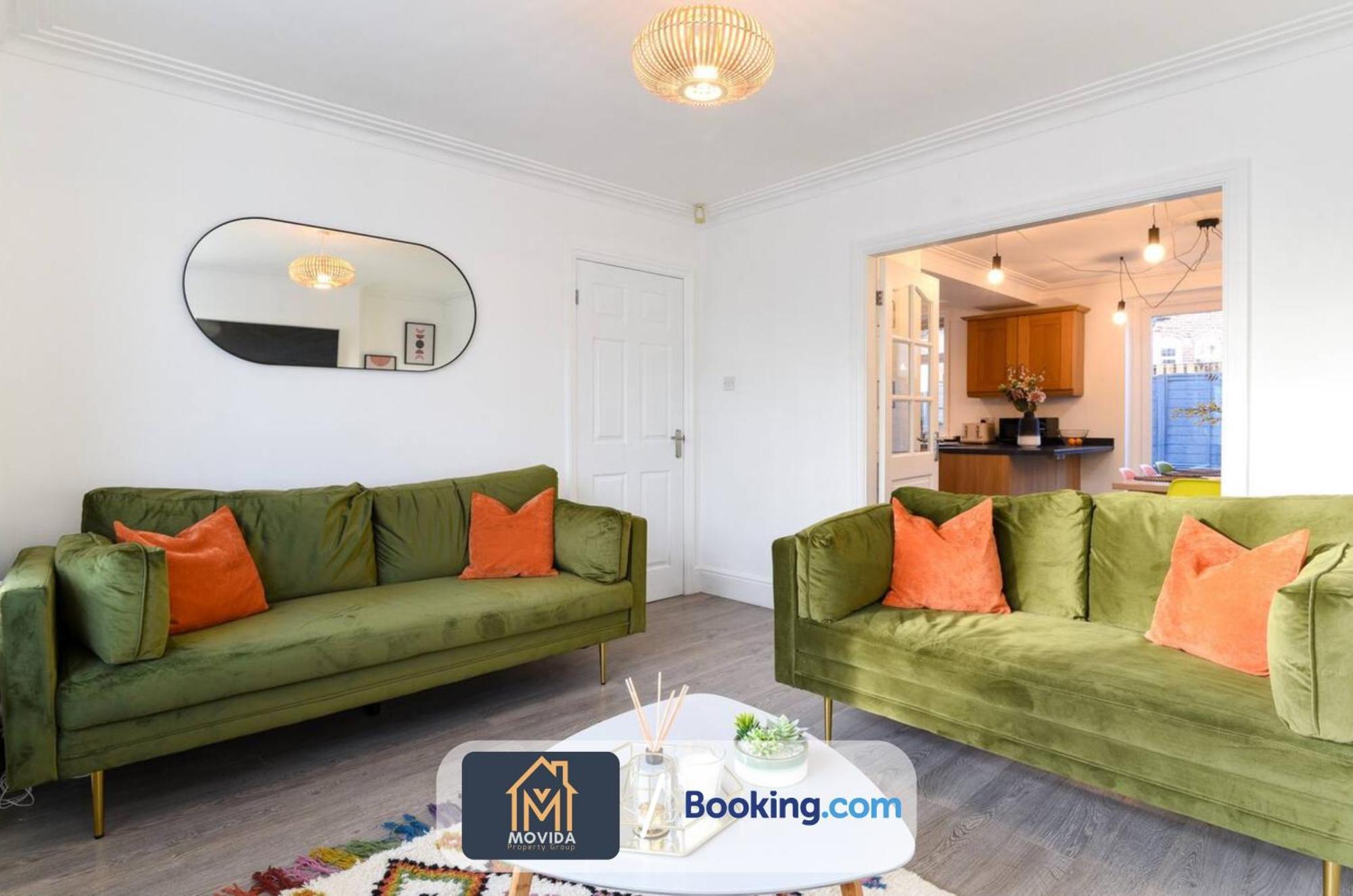 Large Modern 6 Bedroom House By Movida Property Group Short Lets & Serviced Accommodation With Games Room Leeds  Eksteriør bilde