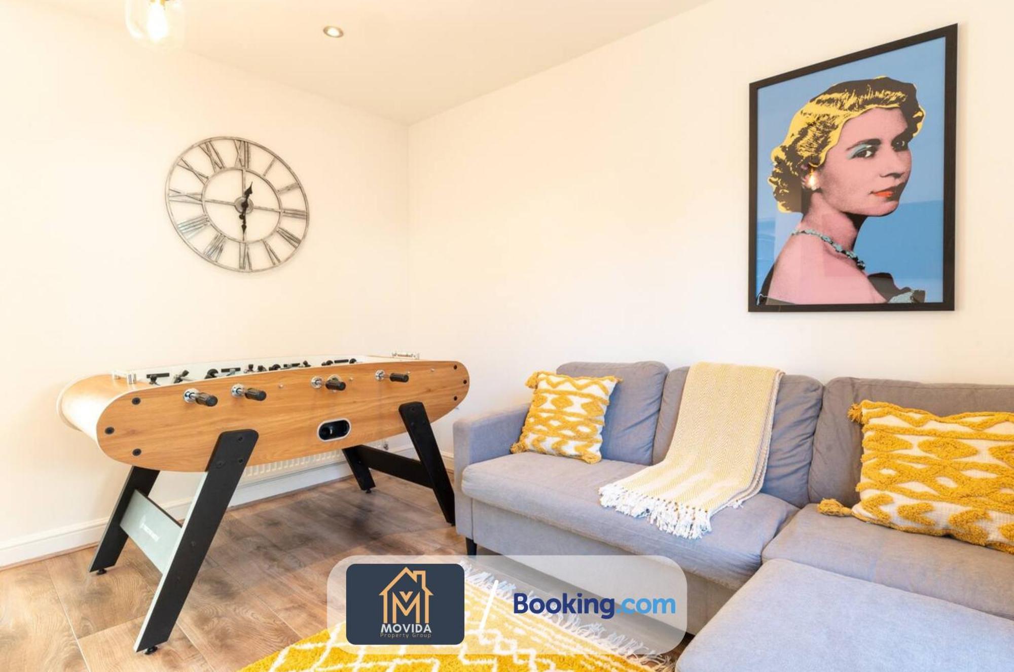 Large Modern 6 Bedroom House By Movida Property Group Short Lets & Serviced Accommodation With Games Room Leeds  Eksteriør bilde