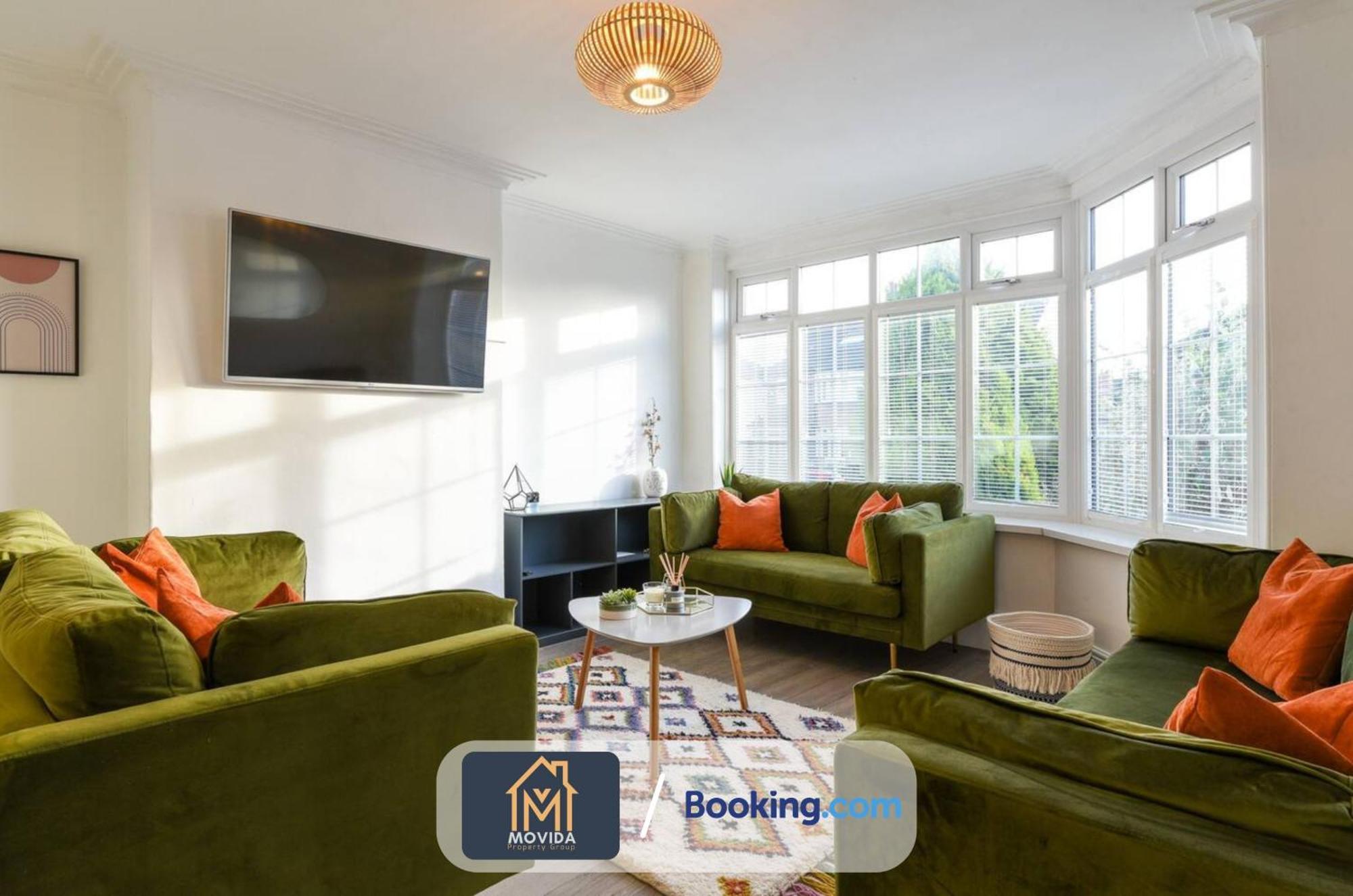 Large Modern 6 Bedroom House By Movida Property Group Short Lets & Serviced Accommodation With Games Room Leeds  Eksteriør bilde
